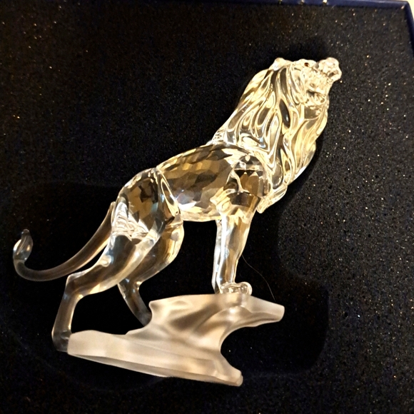 Swarovski crystal standing lion Rare Encounters w outer box and case. Pristine - Picture 1 of 8